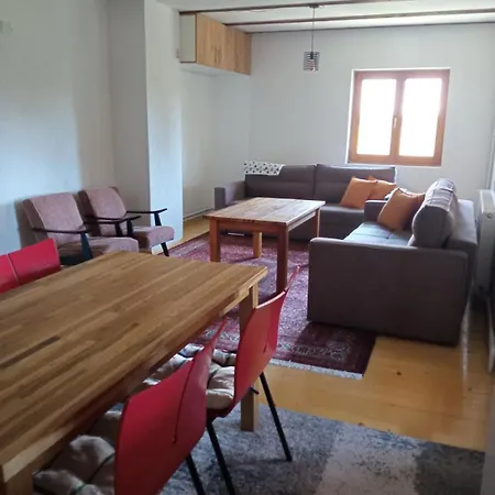 Druga Prica Деревянный коттедж