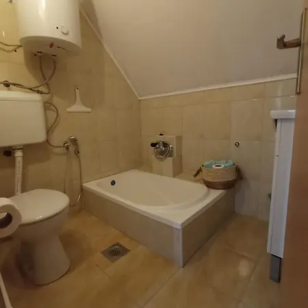 Деревянный коттедж Druga Prica *
